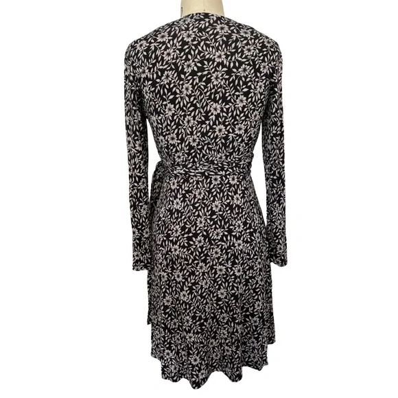 SOLD Diane Von Furstenberg Black and White Leaf Print Dress 100% Silk - Picture 2 of 7